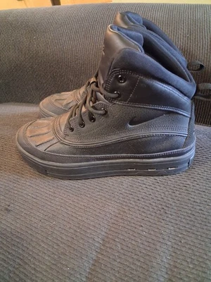 Nike Shoes Women's 7 Youth 5.5Y ACG Woodside 2 High Triple Black Boots Winter - Image 1 of 4