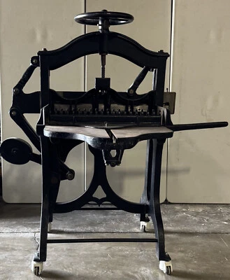 Modelo de piso industrial Challenge/Advance Guillotine Scarff & O'Connor de hierro fundido Foto 1 de 4