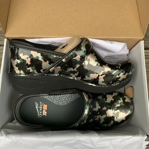 Dansko XP 2.0 Camouflage Patent Leather Clogs- 37 6.5 New In Box - Picture 1 of 4