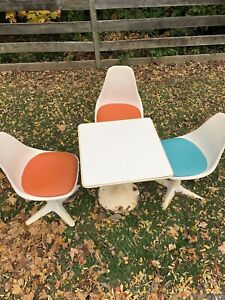 Burke Tulip Chairs & Table Set Mid Century Modern Fiberglass Orange Blue 103