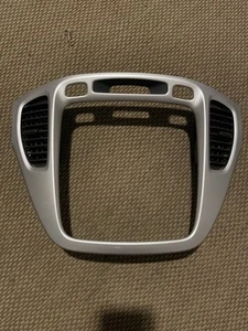 2001-2007 Toyota Highlander Radio Bezel Climate Dash Trim Center Air Vents OEM - Picture 1 of 6