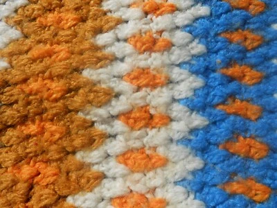 VINTAGE AFGHAN ORANGE BLUE & WHITE 51" W x 85" L  HANDMADE WARM COZY CROCHET - Imagem 1 de 4