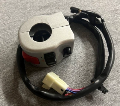 Take Off OEM Victory Vegas RH Turn Signal Hand Control Switch Gray - 4011082-385 - Image 1 of 4