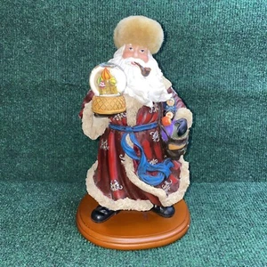Dillard's Trimmings handbemalt 9,75" russischer Weihnachtsmann Keramikfigur mit Schneekugel - Bild 1 von 11