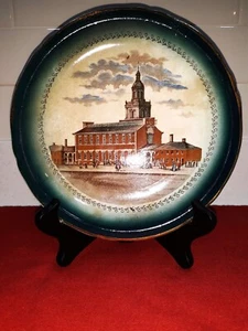 BUFFALO POTTERY "INDEPENDENCE HALL" 7 1/2 PLATE Ca 1907. - Picture 1 of 5