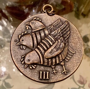 VTG Bronze Ornament-1989-TWELVE DAYS OF CHRISTMAS-Matthews Int'l-3 French Hens - Picture 1 of 2