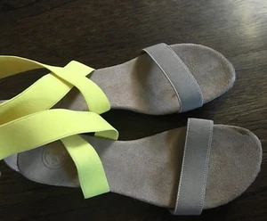Charleston Shoe Company Ladies Sandals Yellow/Tan 9 - Picture 1 of 5
