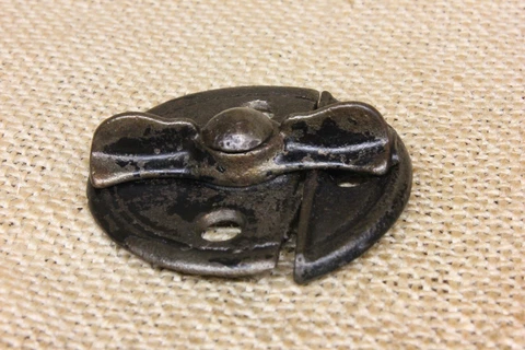 Old Jelly Cupboard Cabinet Door Bow Tie Turn Button Latch 1 3/4” Back Plate 1850 Cover