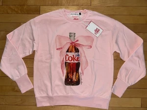 NEU! Neu mit Etikett THE WASH ROOM Diät Cola Schleife kurzer Pullover Sweatshirt pink Größe XS - Bild 1 von 3