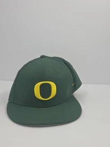 Nike Oregon Ducks Fitted Hat Cap Men’s 7 3/4 Green Spell Out O Logo Team NCAA - Picture 1 of 7