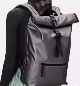RAINS Rolltop Rucksack wasserdichter Rucksack metallic grau W3 UVP 140 $ neu mit Etikett - Bild 1 von 4