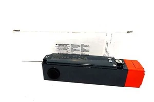 NEW LEUZE L200-M1C3-SLM24-L2G SAFETY LOCKING DEVICE 63000650 L200M1C3SLM24L2G - Picture 1 of 2