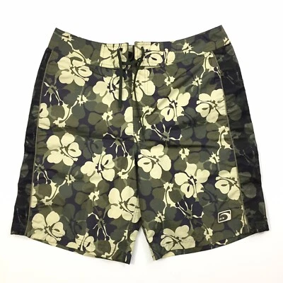 Bañador Old Navy para hombre medio verde negro floral sin forro Foto 1 de 4