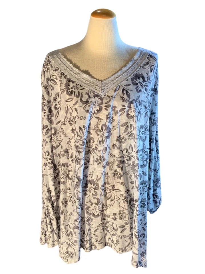 Casa rodante LAURA SCOTT Top Estampado Floral AZUL PERLA Talla 3X Manga Larga Cuello en V Nueva con Etiquetas $40 Foto 1 de 4