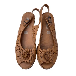 Spring Step size 9.5 (40) Santonio wedge sandal. - Picture 1 of 7