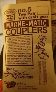 Kadee: HO Scale, No.5 Magne-Matic Couplers, Two Pair with Draft Gear