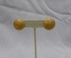 Vintage Gold Tone Round Textured Pierced Earrings ~ Excellent Condition - Picture 1 of 4