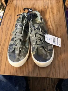 Time And Tru Scrunchback tarnfarbene Damenschuhe Größe 6,5 grün Turnschuhe Canvas neu mit Etikett! - Bild 1 von 6