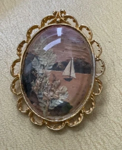 Vintage goldfarben oval Segelboot Szene Trockenblume Brosche mit Anhängerkaution - Bild 1 von 4