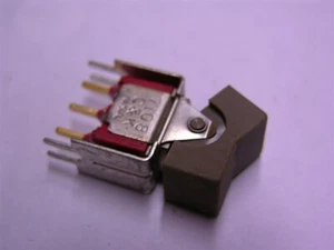 4 C&K SPDT 7108 Momemtary PCB Mount Rocker Switches - Picture 1 of 1