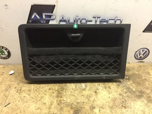 Abschließbare Aufbewahrungstafel Erste-Hilfe-Kit Abdeckung 8N7 867 401 - Audi TT MK1 225 1,8T  - Bild 1 von 2