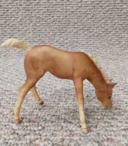 Breyer Vintage Traditional Palomino Grazing Foal - Picture 1 of 11