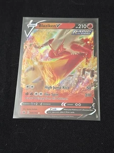 Blaziken V 020/198 Swsh06: Schwert & Schild - Chilling Reign Holo Pokemon TCG NM - Bild 1 von 2