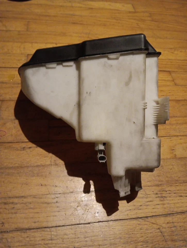 BMW E46 3 Series Windshield Wiper Washer Fluid Reservoir Tank KW772 - Изображение 1 из 4