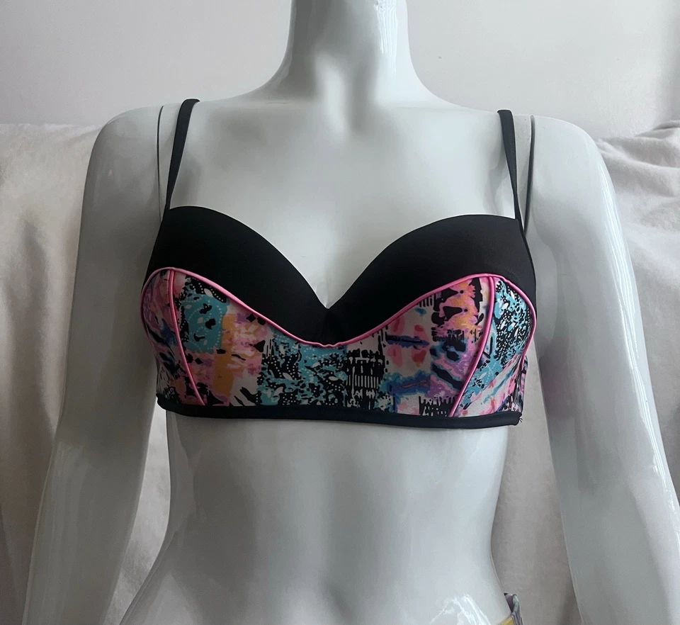 Sujetador de bikini Jessica Simpson sin tirantes con cable incorporado push up pequeño para mujer Foto 1 de 4