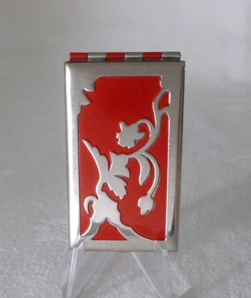 Art Deco Vashe Powder Compact with a Floral Motif - Image 1 of 4