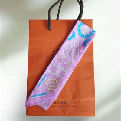 Cachecol de seda Hermes rosa padrão de contas de sarja usado sem caixa - Imagem 1 de 4