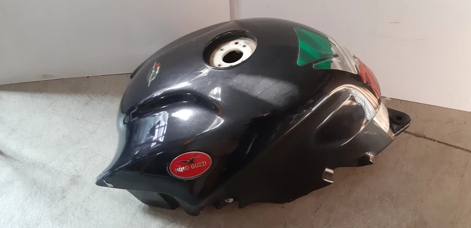 MOTO GUZZI BREVA ERBATOIO USATO CON DANNO VERNICE Foto 1 de 4