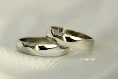 Anillo de compromiso de boda clásico liso relleno de oro blanco de 18 quilates talla 5 a 11 Foto 1 de 4