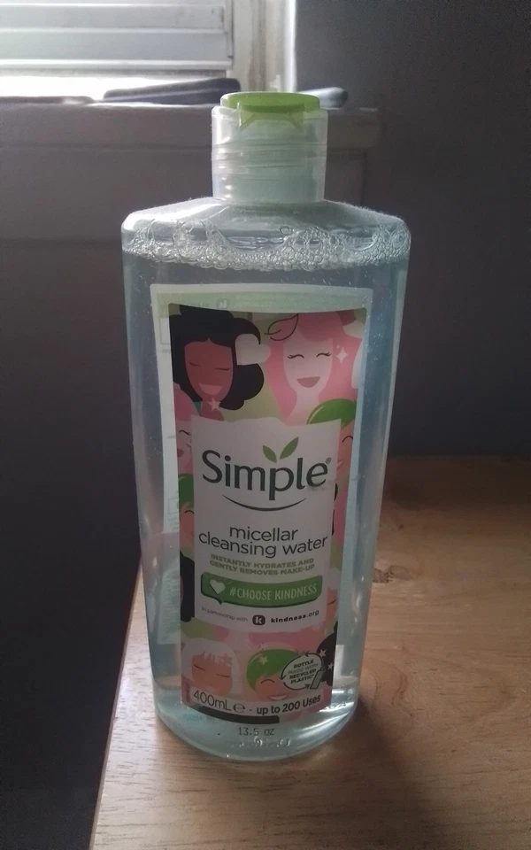 Мицеллярная очищающая вода Simple Kind to Skin 13,5 жидк. унции - Изображение 1 из 1