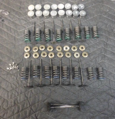 KAWASAKI ZX6RR (600CC) 05/06 VÁLVULAS, CUCHARONES, RESORTES - SOLO PARA PIEZAS Foto 1 de 4