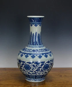 Fine Chinese Qing Qianlong MK Blue and White Globular Flower Porcelain Vase - Picture 1 of 7
