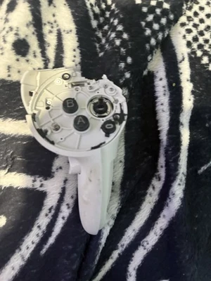 Standalone Oculus/ Meta Quest 2 Right Hand Controller (for parts only) - Image 1 of 4