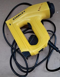 Stanley 2in1 robuster Elektrotacker und Nagelpistole, kompatibel - Bild 1 von 3