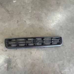 1998-2000 Toyota RAV4 Upper Grille With No Emblem For 1998 Rav 4 Black - Picture 1 of 19