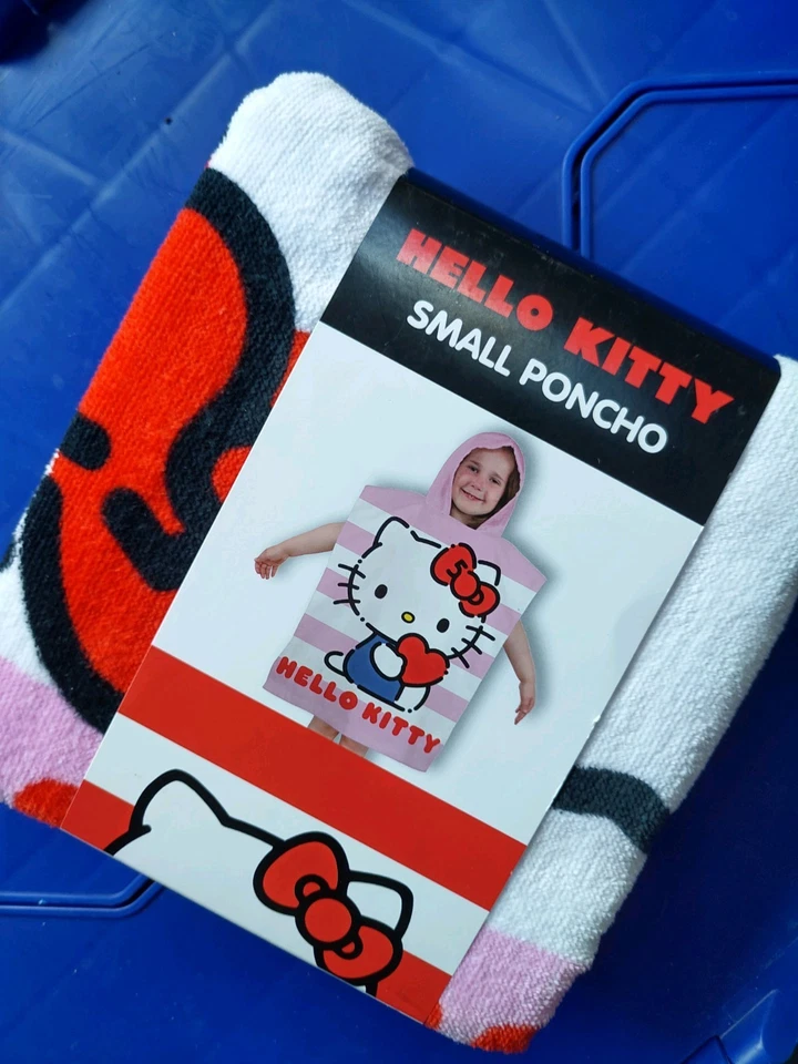 Hello Kitty Cheeky 100% Cotton Poncho Towel - Image 1 of 2