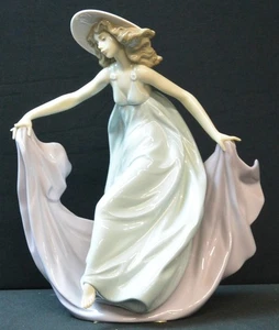 Vintage Lladro Porcelain "May Dance" Figurine 5662 (Retired) - Picture 1 of 4