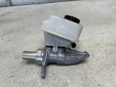 Mercedes Benz GLE350 2021 OEM cilindro maestro de freno número de pieza 1674300600 Foto 1 de 4