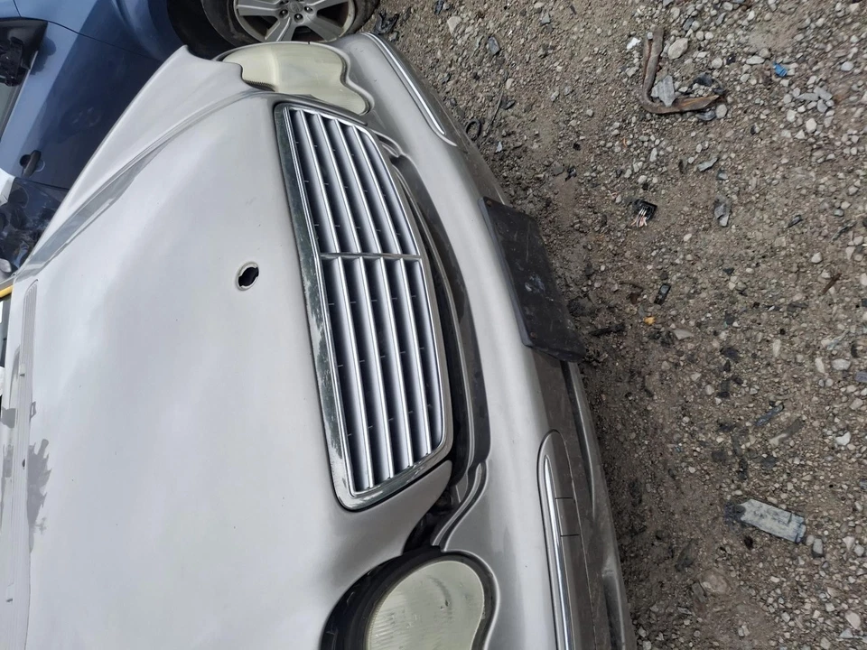 Parrilla superior usada se adapta a: Mercedes-benz Mercedes clase c 203 2003 tipo Sdn C230 up Foto 1 de 4