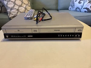 Toshiba D-VR3SU DVD VCR VHS/Video Cassette Grabadora Reproductor con Control Remoto Funciona Bien. - Imagen 1 de 11