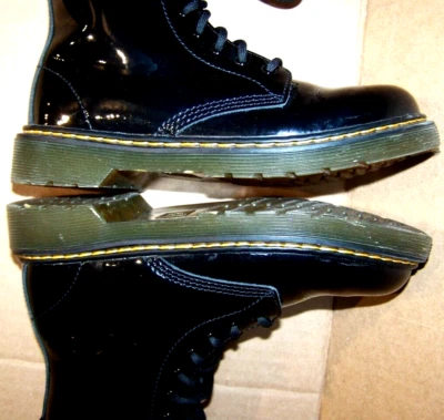 Botas Doc Martens Niñas Talla 3 AirWair Suelas Transparentes Negro Charol EC Foto 1 de 4