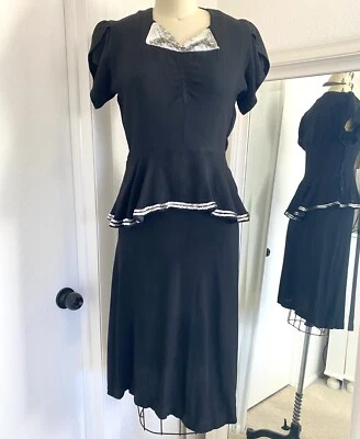 Vestido De Colección Años 40 Negro Crepé Rayón Segunda Guerra Mundial Lentejuelas Plateadas Metal Talla Cremallera Foto 1 de 4