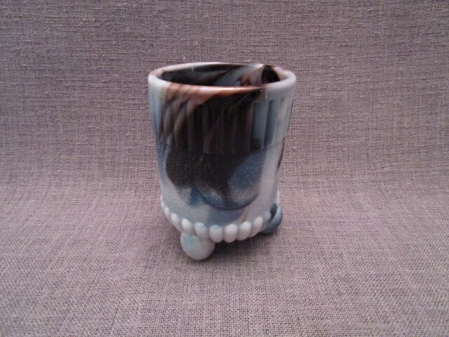 Pot tripode en opaline de foire - Photo 1/1