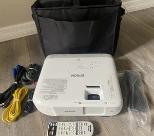 Epson Powerlite 108 HDMI Projector -NICE BUNDLE w/ Remote / Padded Case & Cables - Picture 1 of 15