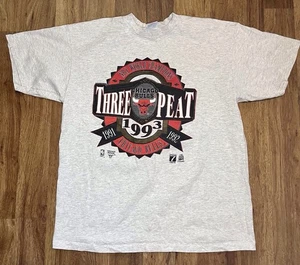 Vintage Chicago Bulls Three Peat T-Shirt XL - Bild 1 von 4
