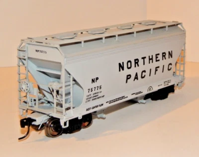 InterMountain HO #46513-20 NP ACF CVH Missing Wheels #75775 RTR Used Good - Image 1 of 4